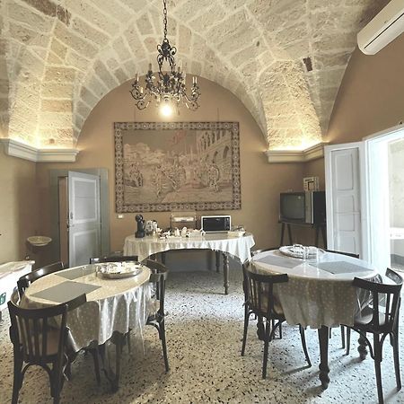 レッチェ Palazzo De Carlo E Il Parco Dei 7 Pozzi Bed & Breakfast エクステリア 写真
