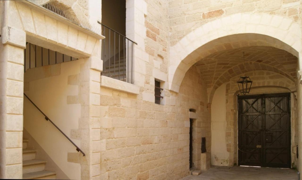 レッチェ Palazzo De Carlo E Il Parco Dei 7 Pozzi Bed & Breakfast エクステリア 写真
