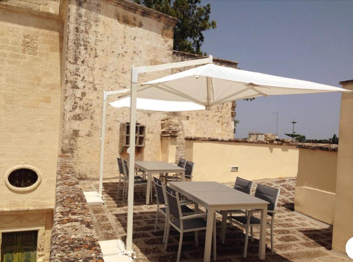 レッチェ Palazzo De Carlo E Il Parco Dei 7 Pozzi Bed & Breakfast エクステリア 写真