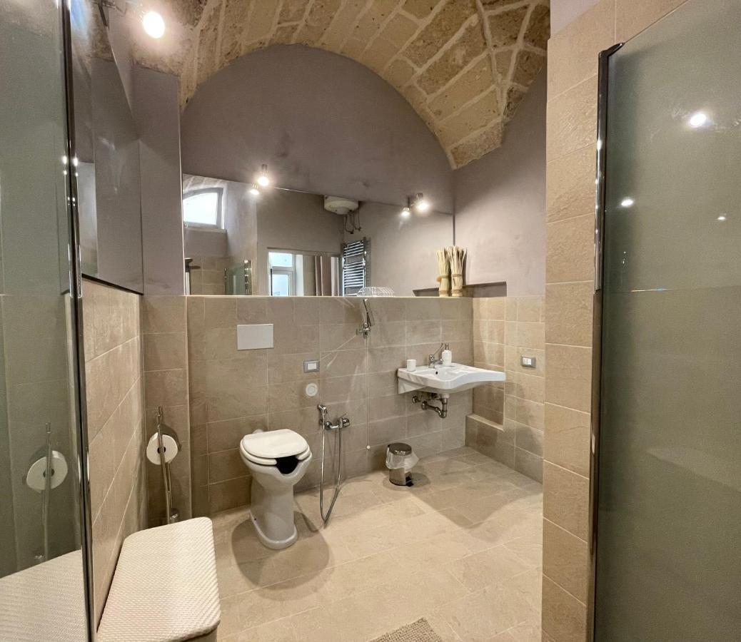 レッチェ Palazzo De Carlo E Il Parco Dei 7 Pozzi Bed & Breakfast エクステリア 写真