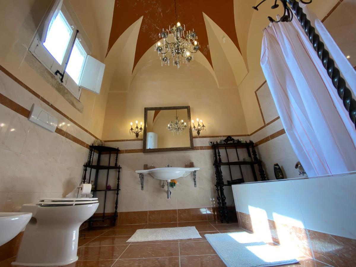レッチェ Palazzo De Carlo E Il Parco Dei 7 Pozzi Bed & Breakfast エクステリア 写真