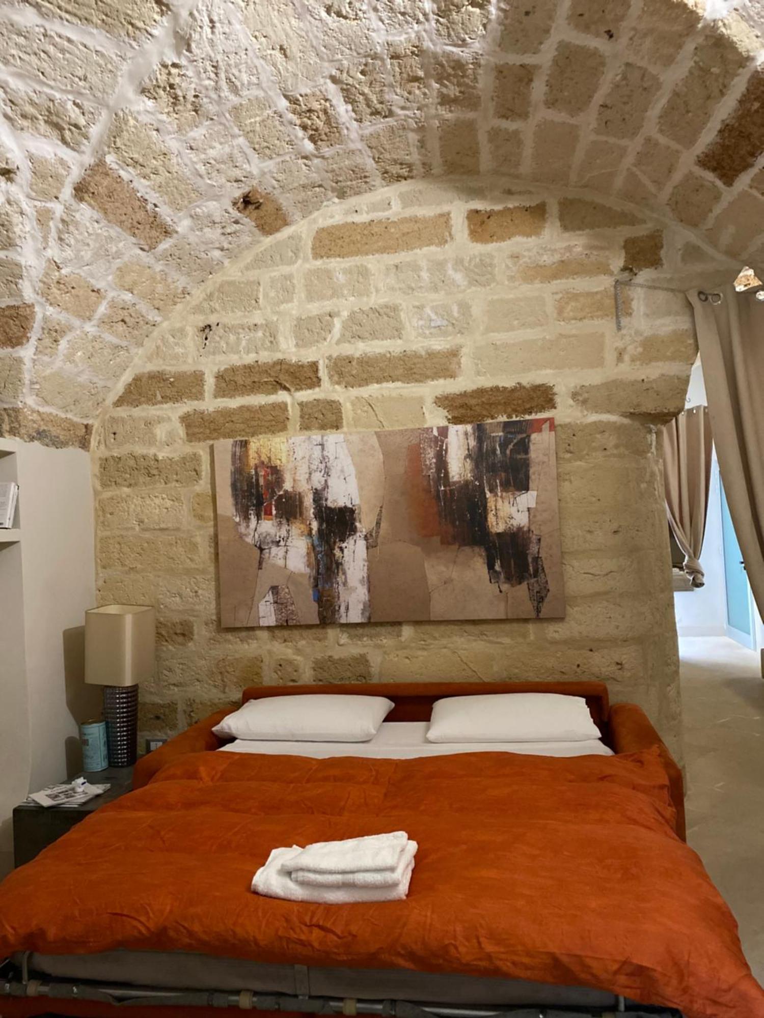 レッチェ Palazzo De Carlo E Il Parco Dei 7 Pozzi Bed & Breakfast エクステリア 写真