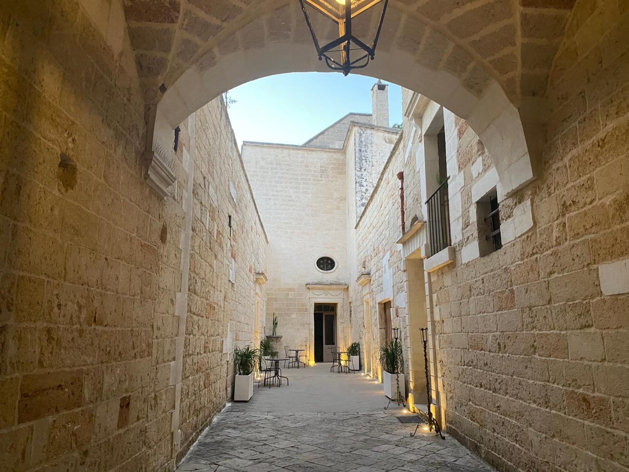 レッチェ Palazzo De Carlo E Il Parco Dei 7 Pozzi Bed & Breakfast エクステリア 写真