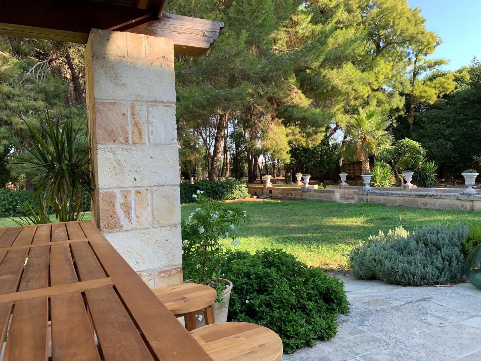 レッチェ Palazzo De Carlo E Il Parco Dei 7 Pozzi Bed & Breakfast エクステリア 写真