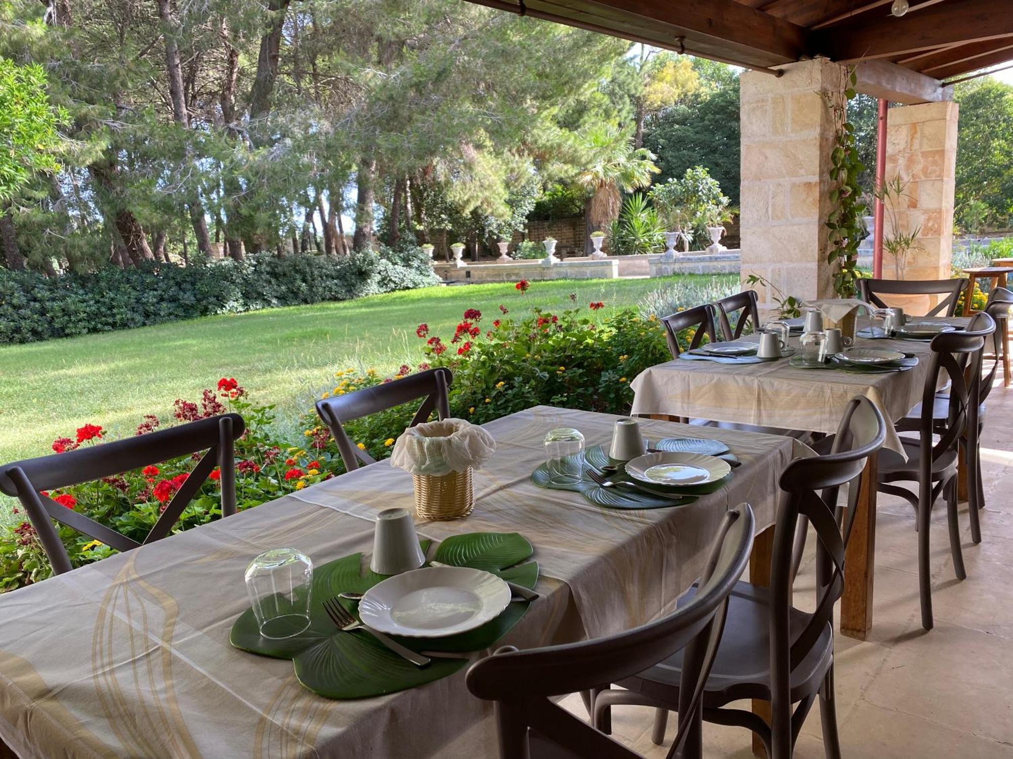 レッチェ Palazzo De Carlo E Il Parco Dei 7 Pozzi Bed & Breakfast エクステリア 写真